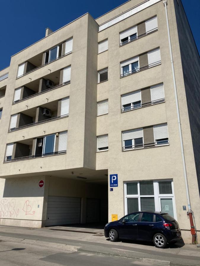 Apartment Maris - Free Parking Zagreb Exteriör bild